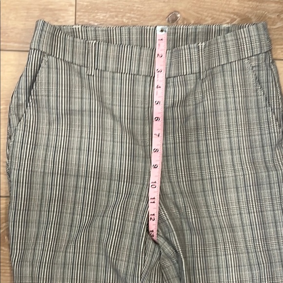 Women’s Plaid Dress Pants – Size 8 – Elastic Waist & Pockets - Picture 6 of 7